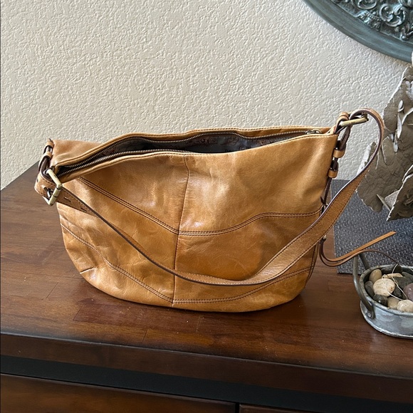 HOBO bag. Tan distressed leather. Hobo style. 12” x 15”. Very nice condition!! - Picture 9 of 9